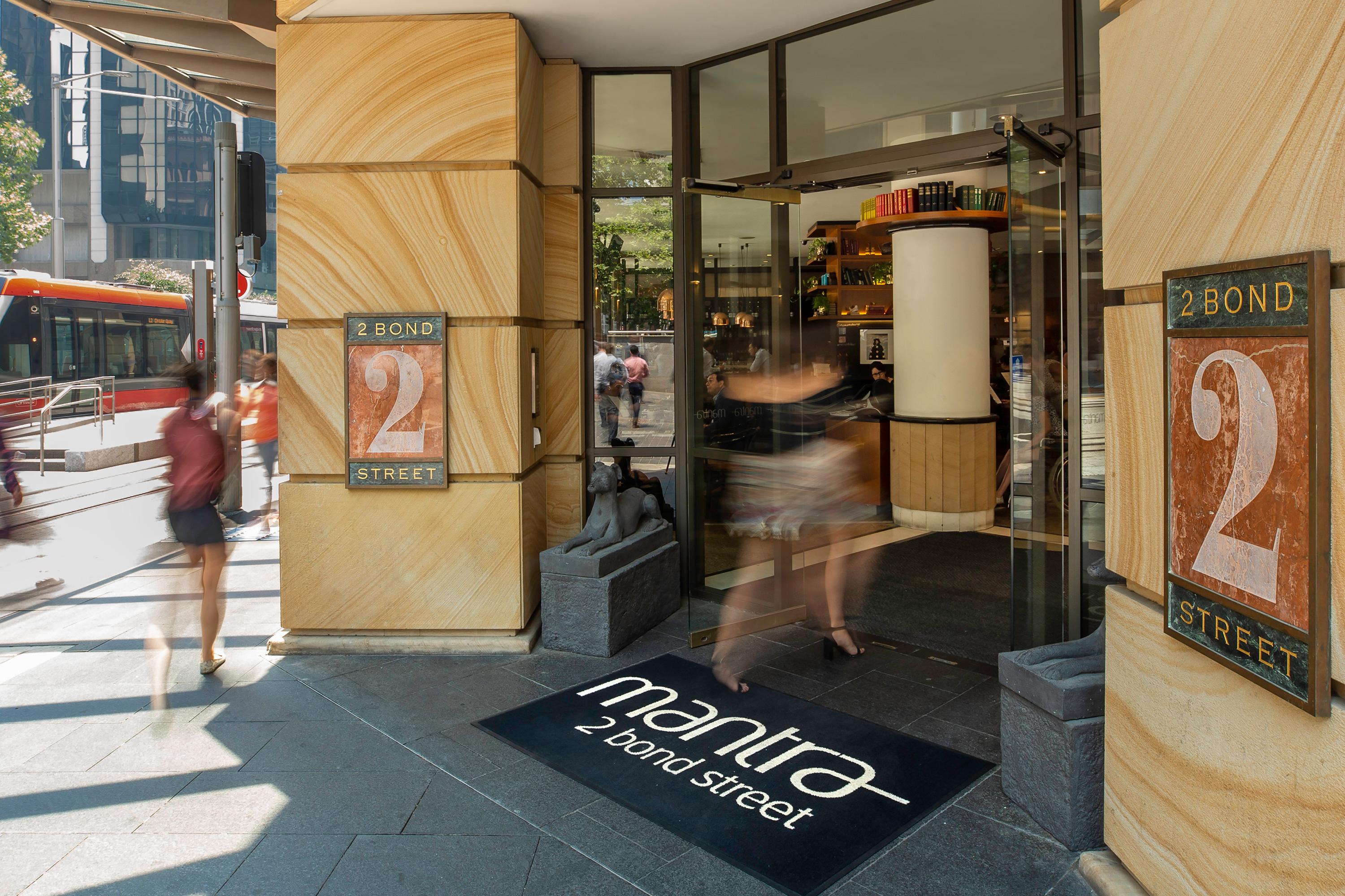 Mantra 2 Bond Street Aparthotel Sydney Exterior photo